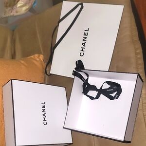 CHANEL Black and White shopping bag and box set with ribbon